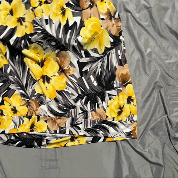 Swimsuits for All Beach Belle Floral Tankini Top Plus Size 24 Yellow Black White - Picture 9 of 12